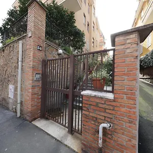 San Pietro Center Close To The Subway Roma